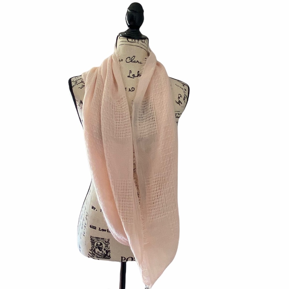 Infinity knit scarf with slight edge fringe
